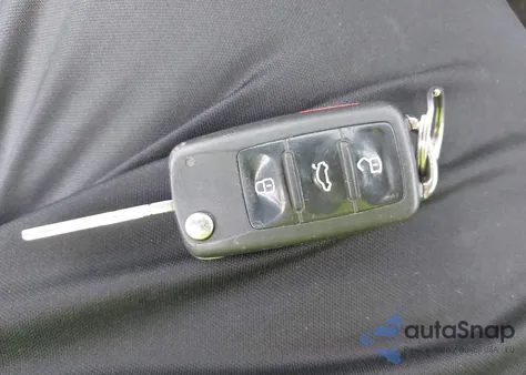 2013 Volkswagen Golf 2.0L Tdi 2-Door z USA, uszkodzony, nr VIN WVWMM7AJ6DW066013